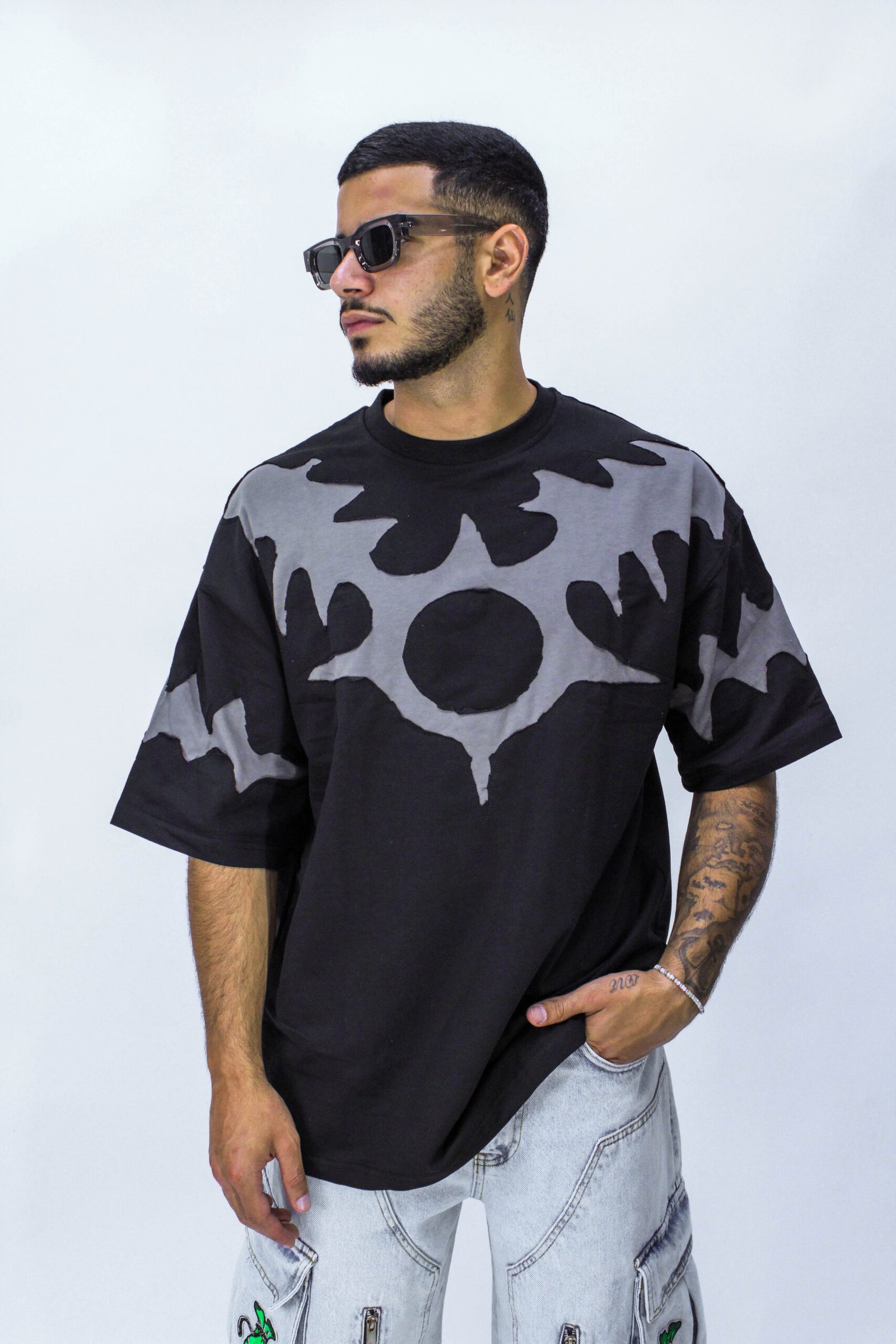 spine mark t black