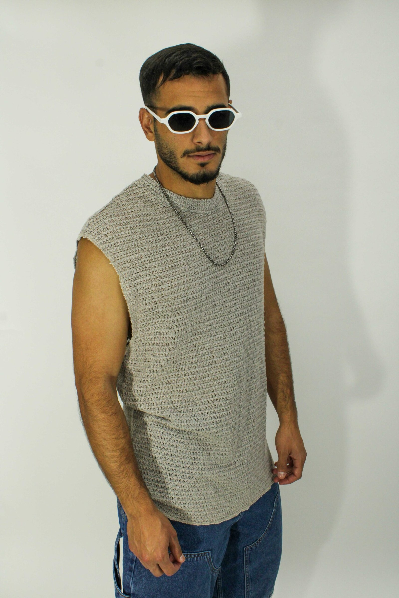 EDGE KNIT VEST