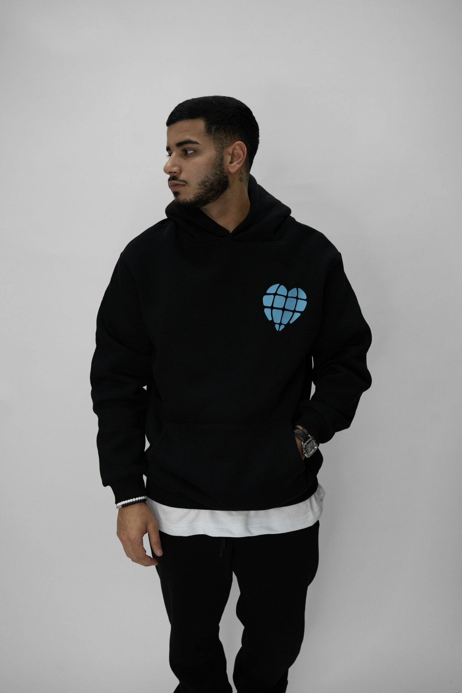 קפוצ'ון שחור ניודטור